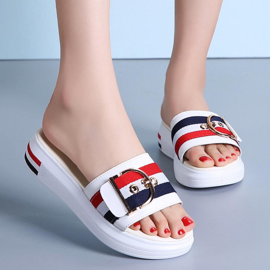 Summer Net Celebrity Same Style Slippers Women Flat-bottomed Flip-flop Beach Sandals Fashion Outer Wear New All-match